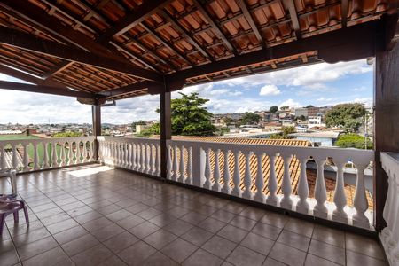 Casa à venda com 300m², 4 quartos e 6 vagasVaranda