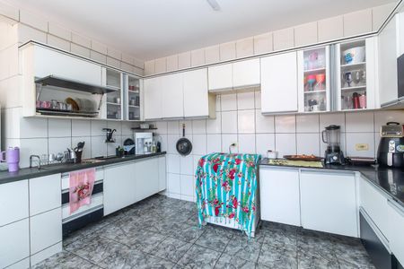 Casa à venda com 300m², 4 quartos e 6 vagasCozinha