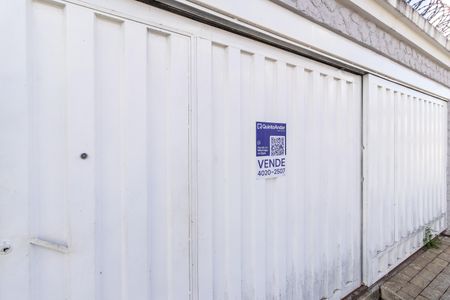 Casa à venda com 300m², 4 quartos e 6 vagasPlaca QuintoAndar YOJA-139