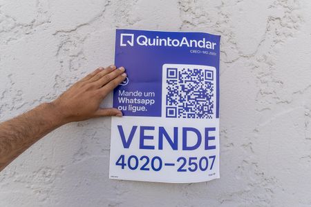 Casa à venda com 300m², 4 quartos e 6 vagasPlaca QuintoAndar YOJA-139
