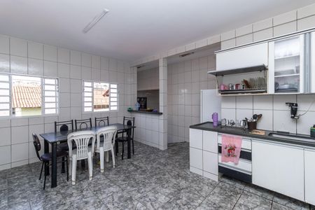 Casa à venda com 300m², 4 quartos e 6 vagasCozinha