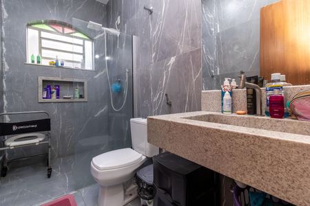 Casa à venda com 300m², 4 quartos e 6 vagasBanheiro Social 2