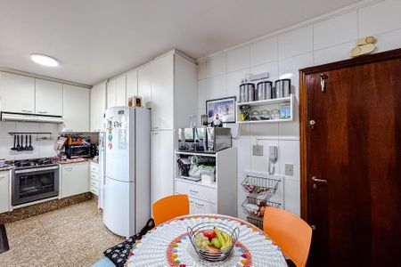 Apartamento à venda com 129m², 4 quartos e 4 vagas Apartamento à venda com 129m², 4 quartos e 4 vagasCozinha