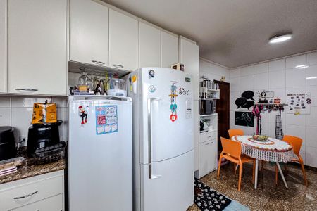 Apartamento à venda com 129m², 4 quartos e 4 vagas Apartamento à venda com 129m², 4 quartos e 4 vagasCozinha