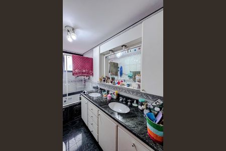 Apartamento à venda com 129m², 4 quartos e 4 vagas Apartamento à venda com 129m², 4 quartos e 4 vagasBanheiro da Suíte