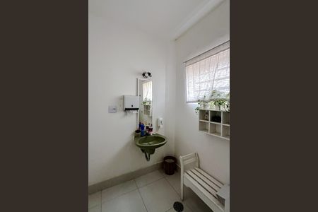 Casa à venda com 80m², 3 quartos e sem vaga Casa à venda com 80m², 3 quartos e sem vagaBanheiro