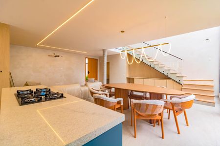 Casa de Condomínio para alugar com 4 quartos, 310m² em Jardim Prudência, São Paulo