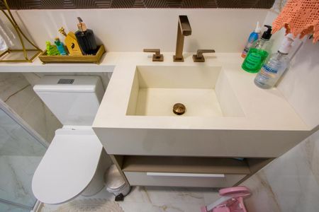 Casa à venda com 82m², 3 quartos e 2 vagasBanheiro social