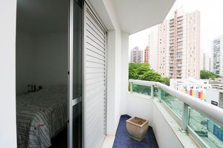 Apartamento à venda com 170m², 3 quartos e 3 vagasVaranda