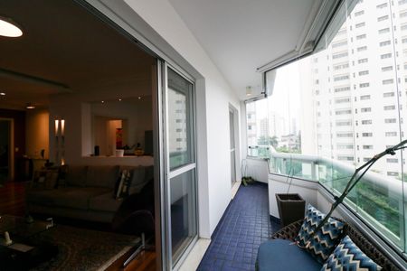 Apartamento à venda com 170m², 3 quartos e 3 vagasVaranda