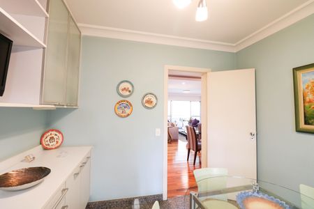 Apartamento à venda com 170m², 3 quartos e 3 vagasCopa