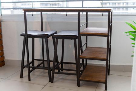 Studio para alugar com 23m², 1 quarto e 1 vagaMesa com Banquetas