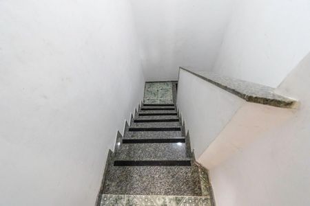 Apartamento para alugar com 55m², 1 quarto e 1 vaga Apartamento para alugar com 55m², 1 quarto e 1 vagaEscada de acesso