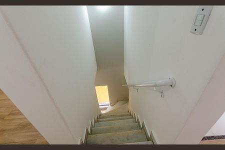 Casa para alugar com 250m², 3 quartos e 1 vagaEscada