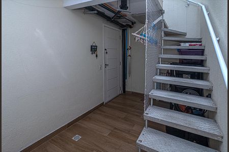 Casa de condomínio à venda com 110m², 2 quartos e 2 vagasárea de serviço e acesso ao piso superior_4