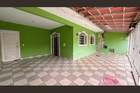 GARAGEM de casa à venda com 5 quartos, 292m² em Qnp 34, Brasília