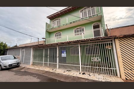 FACHADA de casa à venda com 5 quartos, 292m² em Qnp 34, Brasília