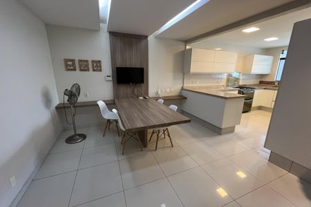 Casa à venda com 340m², 4 quartos e 4 vagasCozinha