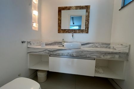 Casa à venda com 340m², 4 quartos e 4 vagasLavabo