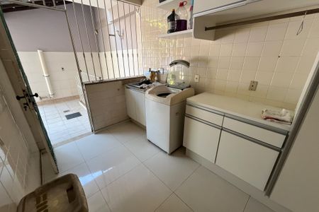 Casa à venda com 340m², 4 quartos e 4 vagasLavanderia