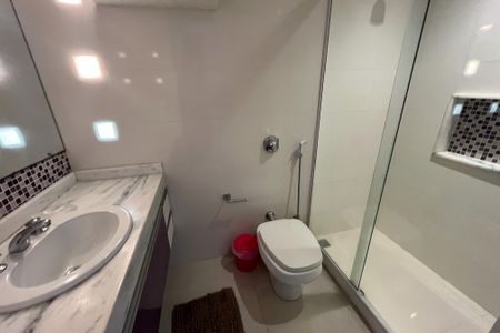 Casa à venda com 340m², 4 quartos e 4 vagasBanheiro 1