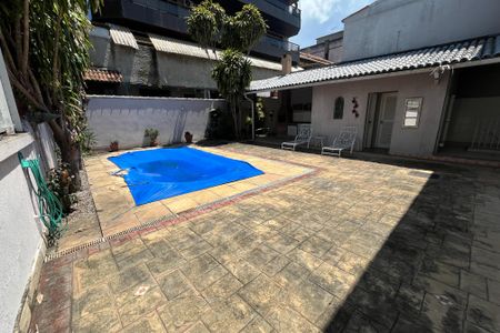 Casa à venda com 340m², 4 quartos e 4 vagasPiscina