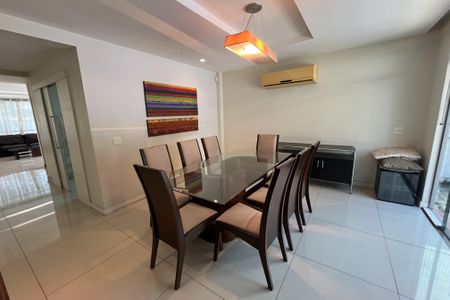 Casa à venda com 340m², 4 quartos e 4 vagasSala de jantar