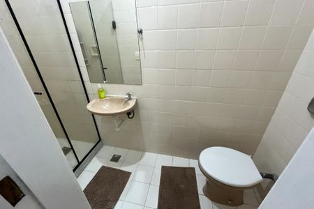 Casa à venda com 340m², 4 quartos e 4 vagasBanheiro de serviço