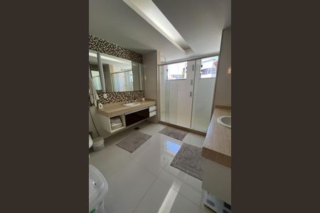 Casa à venda com 340m², 4 quartos e 4 vagasBanheiro 2