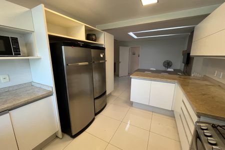 Casa à venda com 340m², 4 quartos e 4 vagasCozinha
