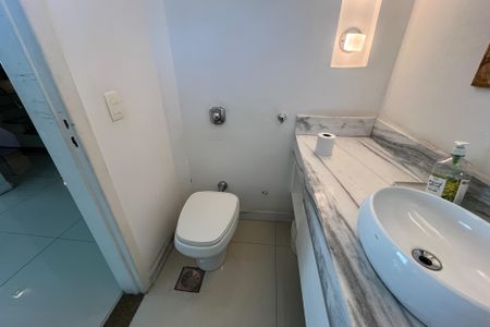 Casa à venda com 340m², 4 quartos e 4 vagasLavabo