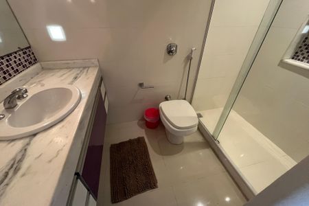 Casa à venda com 340m², 4 quartos e 4 vagasBanheiro 1