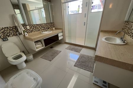 Casa à venda com 340m², 4 quartos e 4 vagasBanheiro 2