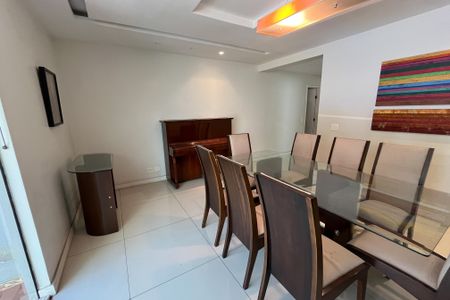 Casa à venda com 340m², 4 quartos e 4 vagasSala de jantar