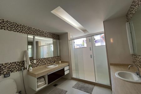 Casa à venda com 340m², 4 quartos e 4 vagasBanheiro 2