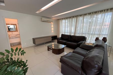 Casa à venda com 340m², 4 quartos e 4 vagasSala
