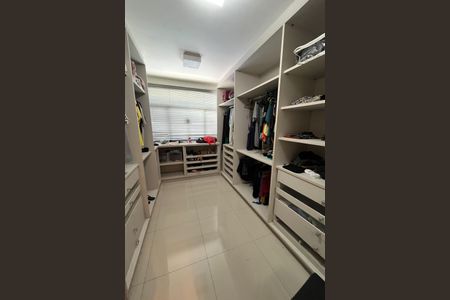 Casa à venda com 340m², 4 quartos e 4 vagasCloset