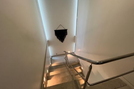 Casa à venda com 340m², 4 quartos e 4 vagasEscadas