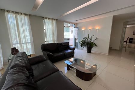 Sala de casa à venda com 4 quartos, 340m² em Jardim Guanabara, Rio de Janeiro