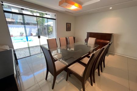 Casa à venda com 340m², 4 quartos e 4 vagasSala de jantar