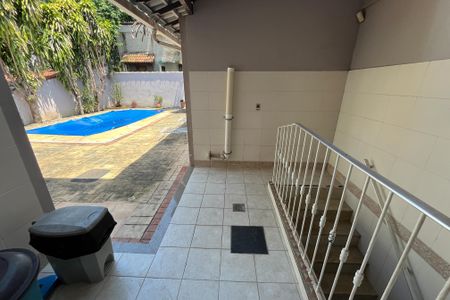 Casa à venda com 340m², 4 quartos e 4 vagasPiscina