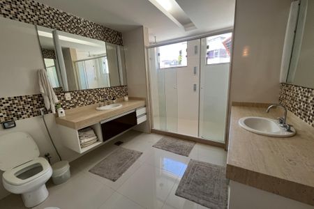 Casa à venda com 340m², 4 quartos e 4 vagasBanheiro 2