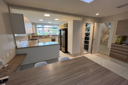 Casa à venda com 340m², 4 quartos e 4 vagasCozinha