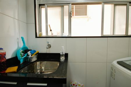 Área de Serviço de apartamento para alugar com 2 quartos, 55m² em Guilhermina, Praia Grande