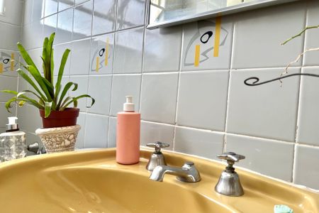 Casa à venda com 162m², 3 quartos e 2 vagas Casa à venda com 162m², 3 quartos e 2 vagasBanheiro