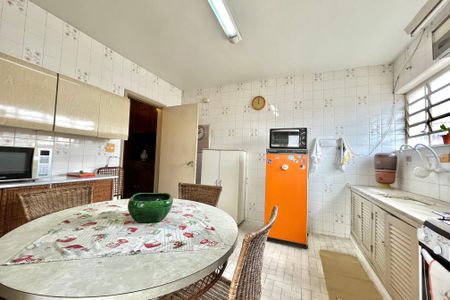 Casa à venda com 162m², 3 quartos e 2 vagas Casa à venda com 162m², 3 quartos e 2 vagasCozinha