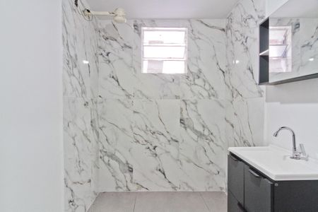 Casa à venda com 150m², 3 quartos e 2 vagas Casa à venda com 150m², 3 quartos e 2 vagasBanheiro