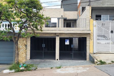 Casa à venda com 150m², 3 quartos e 2 vagas Casa à venda com 150m², 3 quartos e 2 vagasFachada + placa