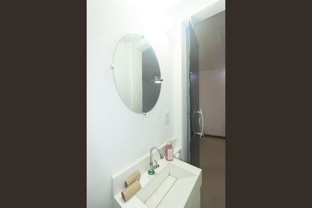 Casa para alugar com 104m², 2 quartos e 1 vaga Casa para alugar com 104m², 2 quartos e 1 vagaBanheiro Social