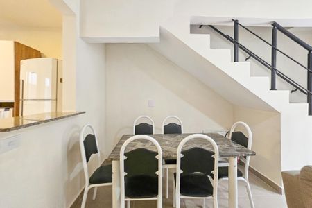 Sala de casa para alugar com 2 quartos, 70m² em Balneario Praia do Perequê, Guarujá